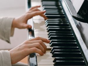 piyano-egitimi-online-6-dersPiano - Cansu Özel